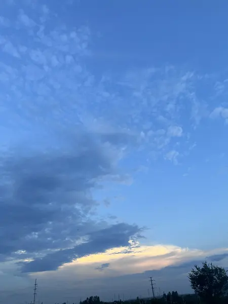 公司拍摄的落日与天空