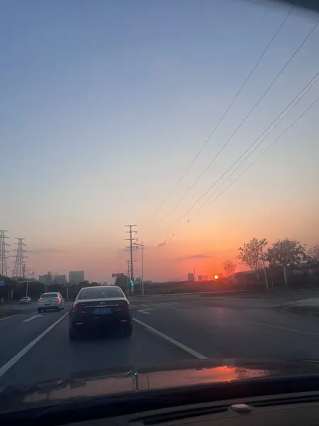 公司拍摄的落日与天空